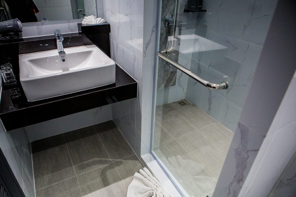 Studio Room Bath 3